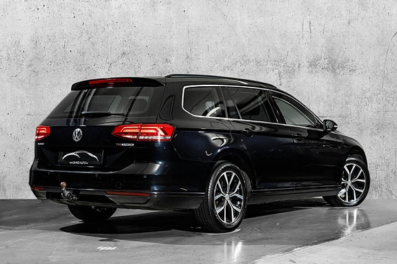 Volkswagen Passat 2 of 29