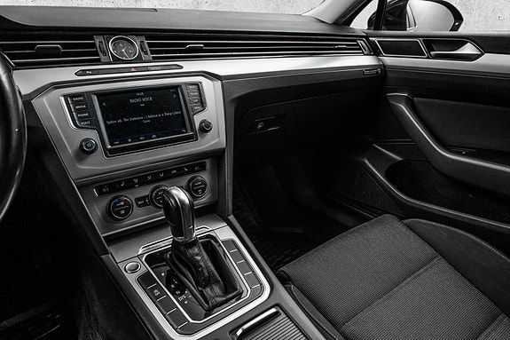 Volkswagen Passat 12 of 29