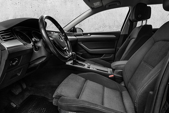 Volkswagen Passat 16 of 29