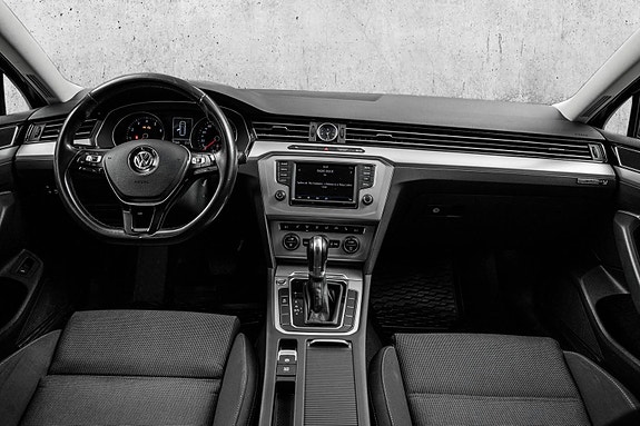Volkswagen Passat 14 of 29