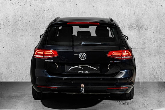 Volkswagen Passat 4 of 29