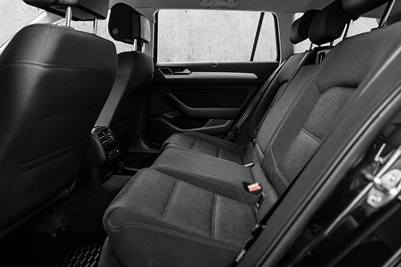 Volkswagen Passat 17 of 29