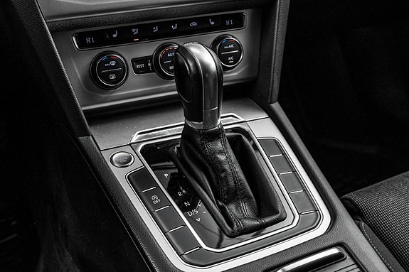 Volkswagen Passat 18 of 29