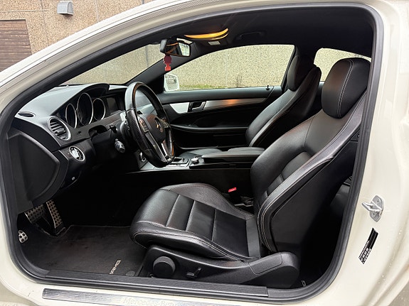 Mercedes-Benz C180 16 of 18