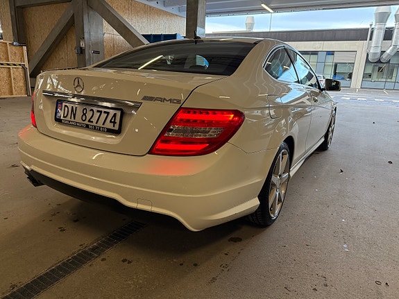 Mercedes-Benz C180 8 of 18