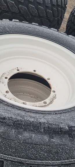 New Holland Nokian Hakkepelita seipa\pigga. 2023, kr 98 000,-