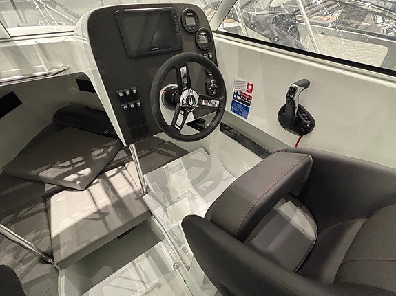 AMT 215 Pilothouse med 150 hk Yamaha. SOMMERKAMPANJE - SPAR 230.000 kr! 16 of 22