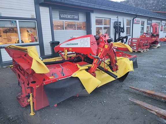 Demokjørt frontslåmaskin AF351ED