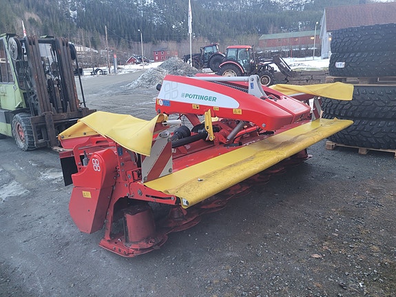 Demokjørt frontslåmaskin AF351ED