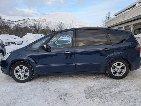 Ford S-MAX 8 of 24