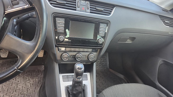 Skoda Octavia 3 of 5