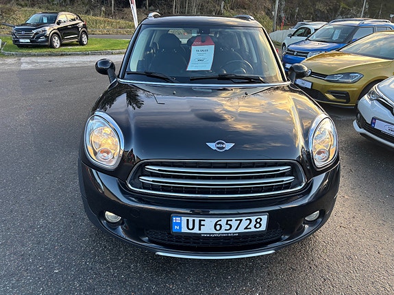 MINI Cooper 2 of 5