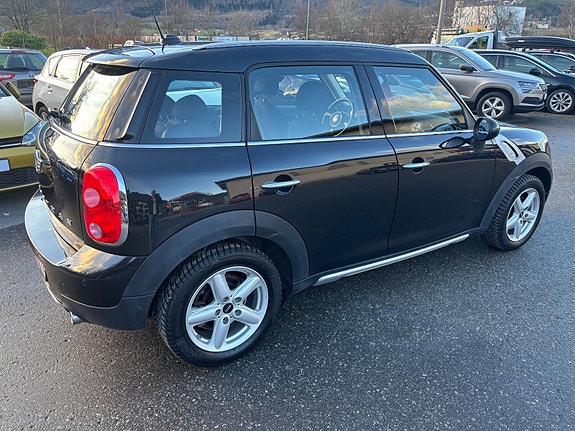 MINI Cooper 4 of 5