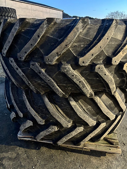 Trelleborg TM800,  650/65R38 - 540/65R28 Svarte felger Valtra T-serie etc