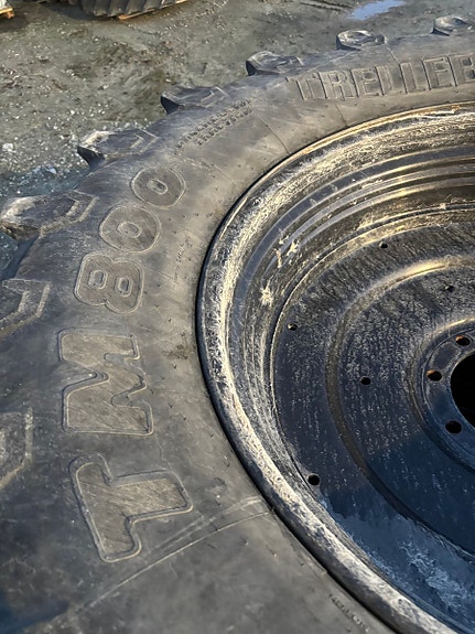 Trelleborg TM800,  650/65R38 - 540/65R28 Svarte felger Valtra T-serie etc