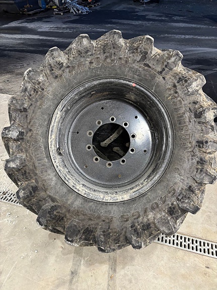 Trelleborg TM800,  650/65R38 - 540/65R28 Svarte felger Valtra T-serie etc