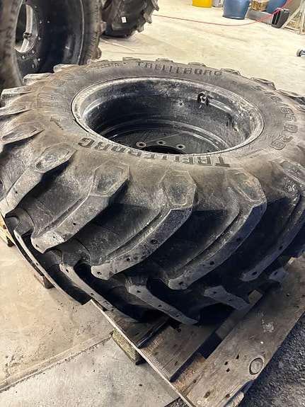 Trelleborg TM800,  650/65R38 - 540/65R28 Svarte felger Valtra T-serie etc