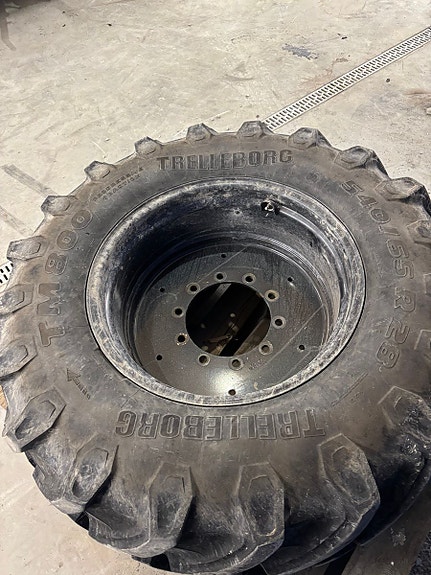 Trelleborg TM800,  650/65R38 - 540/65R28 Svarte felger Valtra T-serie etc