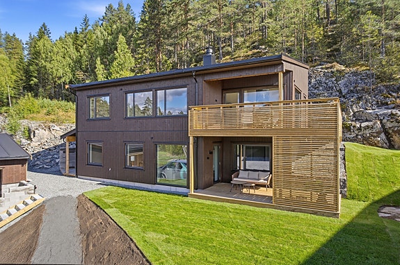 Arkitekttegnet, nøkkelferdig familiebolig med flott utsikt, gjennomlys, 4 soverom, egen foreldresone.