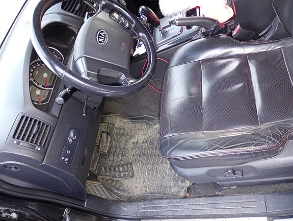 Kia Sorento 3 of 5