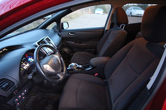 Nissan Leaf 9 of 24