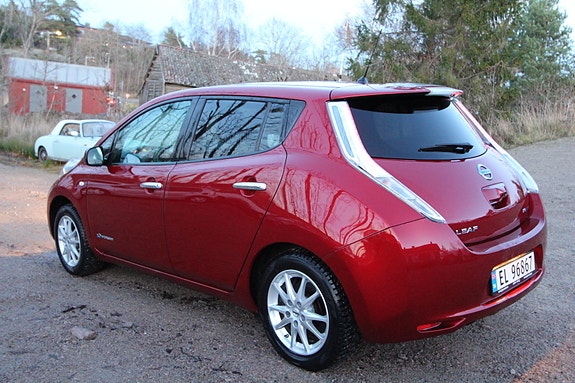 Nissan Leaf 4 of 24