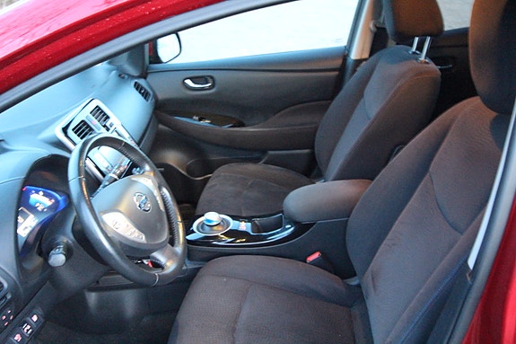 Nissan Leaf 8 of 24