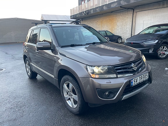 Suzuki Grand Vitara 2 of 5