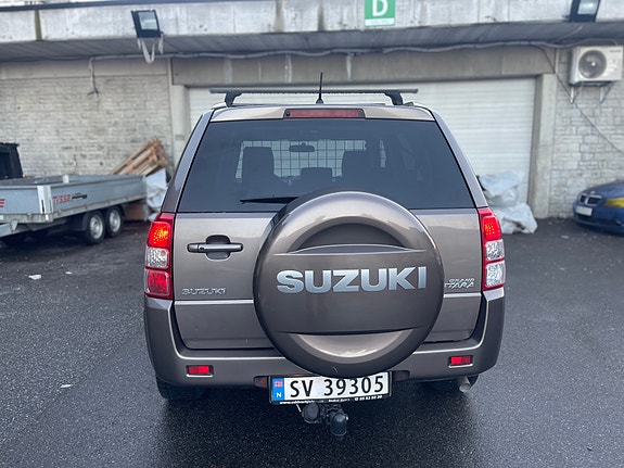 Suzuki Grand Vitara 3 of 5