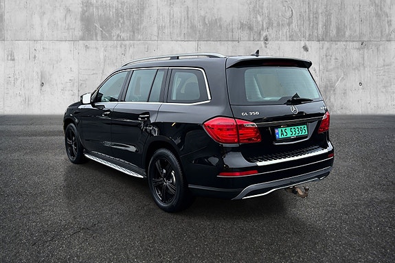Mercedes-Benz GL350 3 of 5