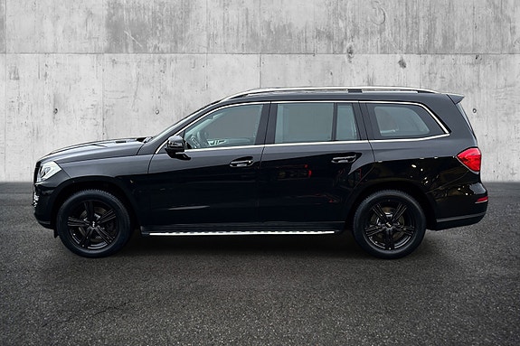 Mercedes-Benz GL350 2 of 5