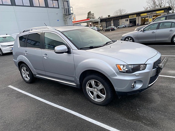 Mitsubishi Outlander 2 of 19