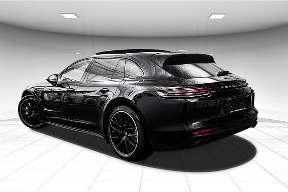 Porsche Panamera 4 of 5