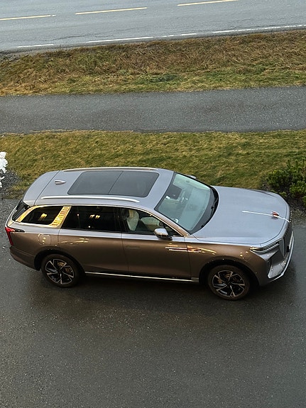 Hongqi E-HS9 7 of 19