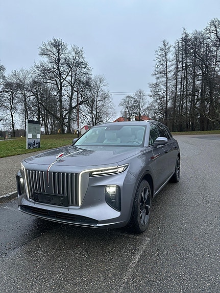 Hongqi E-HS9 3 of 19
