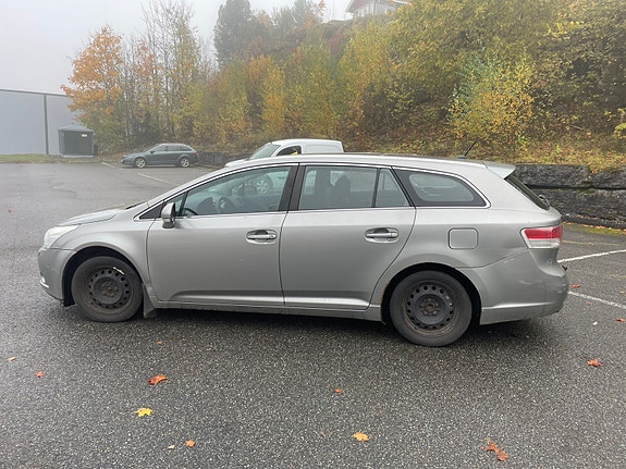 Toyota Avensis 4 of 5