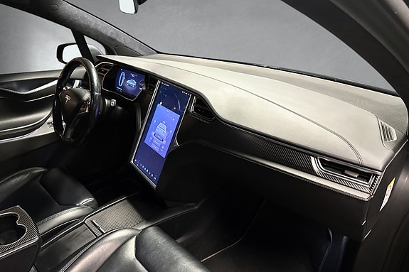 Tesla Model X 14 of 30