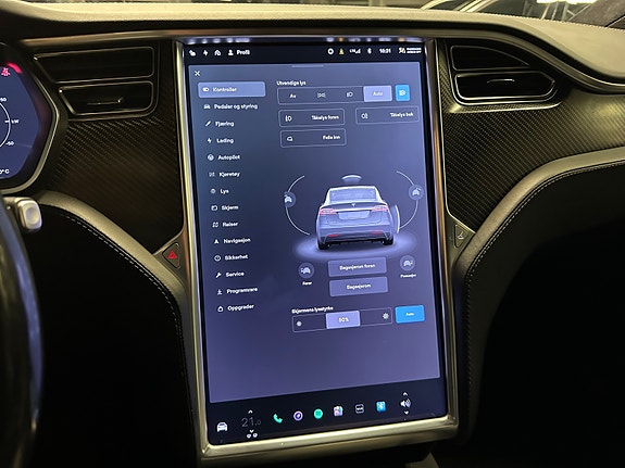 Tesla Model X 24 of 30