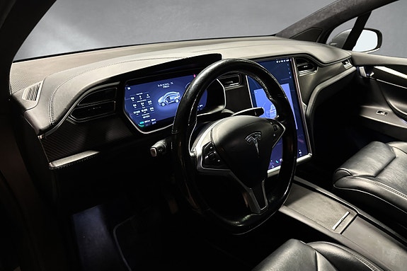 Tesla Model X 12 of 30