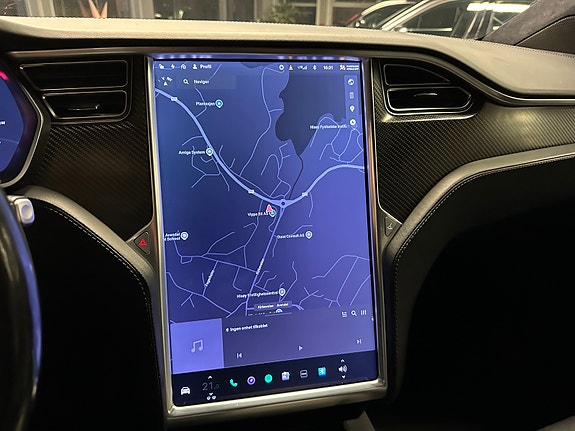 Tesla Model X 25 of 30