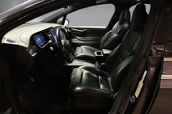 Tesla Model X 9 of 30
