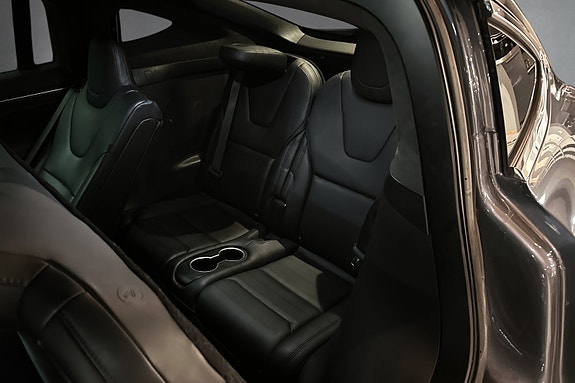 Tesla Model X 16 of 30