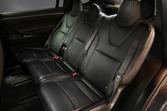 Tesla Model X 15 of 30