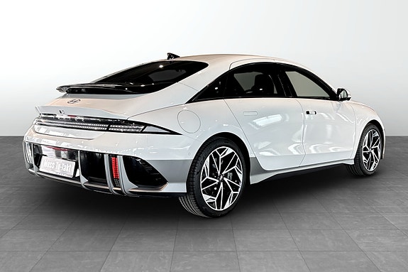 Hyundai Ioniq 6 5 of 5