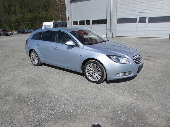 Opel Insignia 2 of 5