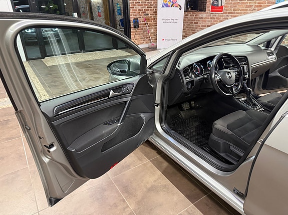 Volkswagen Golf VII 21 of 30