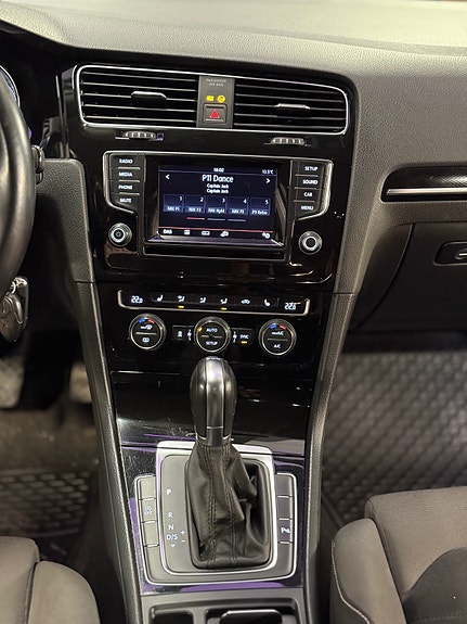 Volkswagen Golf VII 26 of 30