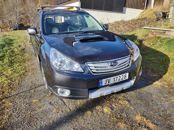 Subaru Outback 2 of 5