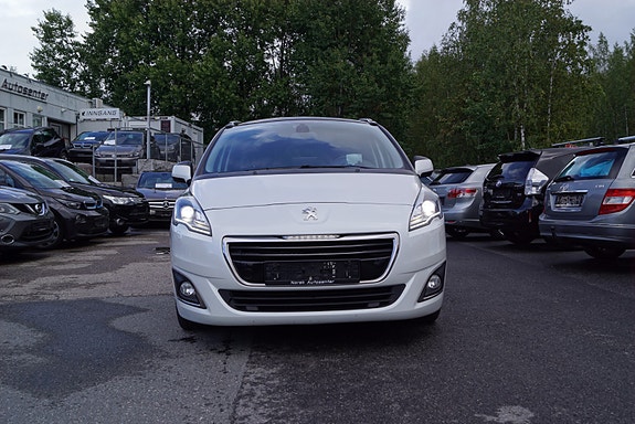 Peugeot 5008 2 of 5