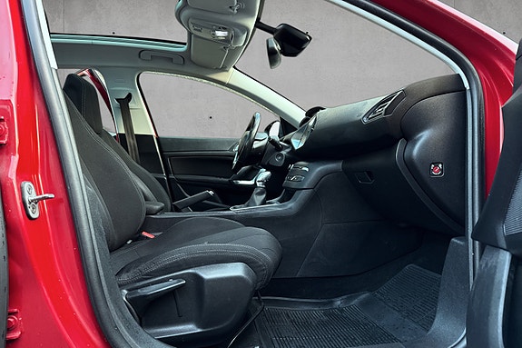 Peugeot 308 SW 15 of 22